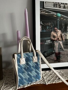 Vince Camuto handbag - denim /white